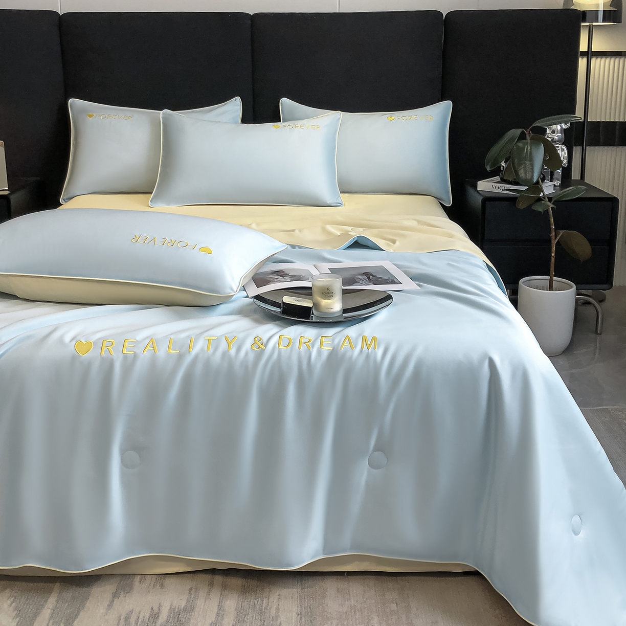 91家纺网 家纺一手货源 找家纺 吾秀家居 2026新款双拼及羽毛刺绣夏被夏凉被空调被四件套-柔羽 天空蓝-奶黄