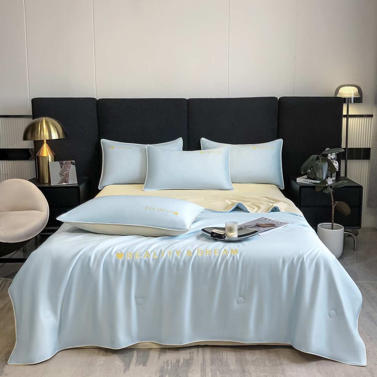 91家纺网 家纺一手货源 找家纺 吾秀家居 2026新款双拼及羽毛刺绣夏被夏凉被空调被四件套-柔羽 天空蓝-奶黄