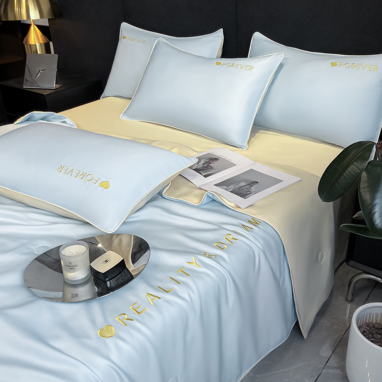 91家纺网 家纺一手货源 找家纺 吾秀家居 2026新款双拼及羽毛刺绣夏被夏凉被空调被四件套-柔羽 天空蓝-奶黄