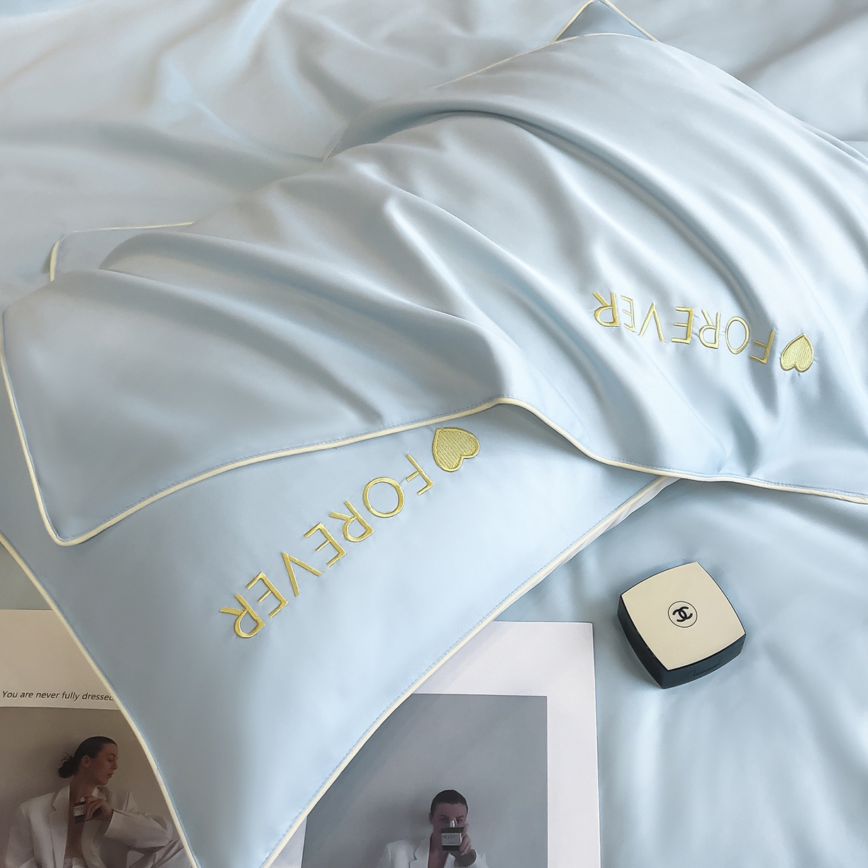 91家纺网 家纺一手货源 找家纺 吾秀家居 2026新款双拼及羽毛刺绣夏被夏凉被空调被四件套-柔羽 天空蓝-奶黄