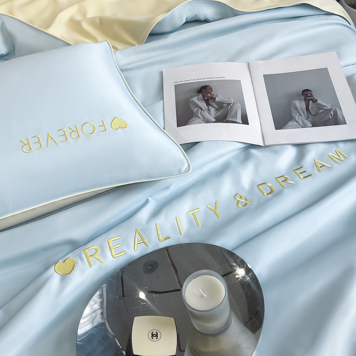 91家纺网 家纺一手货源 找家纺 吾秀家居 2026新款双拼及羽毛刺绣夏被夏凉被空调被四件套-柔羽 天空蓝-奶黄