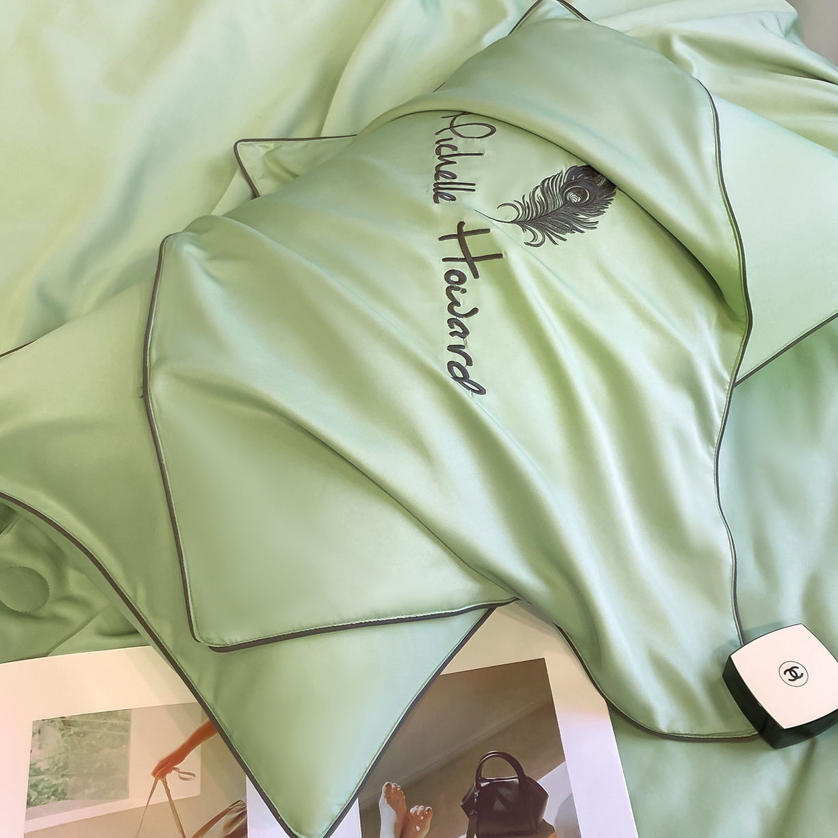 91家纺网 家纺一手货源 找家纺 吾秀家居 2026新款双拼及羽毛刺绣夏被夏凉被空调被四件套-柔羽 羽毛果绿