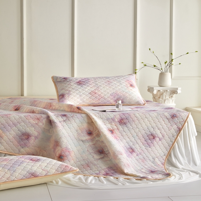 91家纺网 家纺一手货源 找家纺 羽梦家纺 2026新款硅胶床裙款凉席席子 雾粉花眠