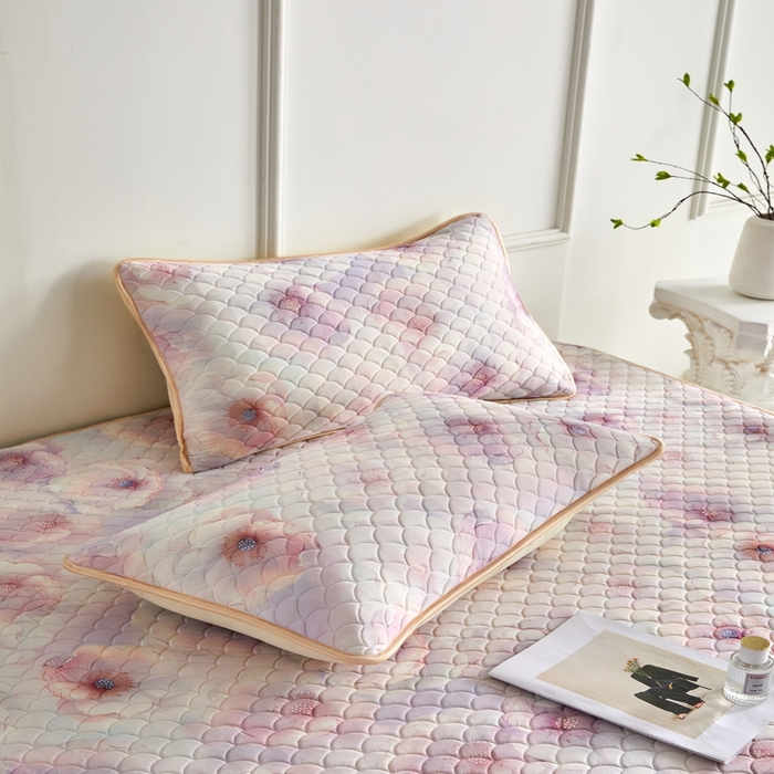 91家纺网 家纺一手货源 找家纺 羽梦家纺 2026新款硅胶床裙款凉席席子 雾粉花眠