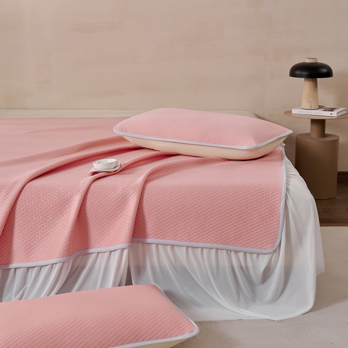 91家纺网 家纺一手货源 找家纺 羽梦家纺 2026新款凉席床裙款银丝凉席席子 樱花粉