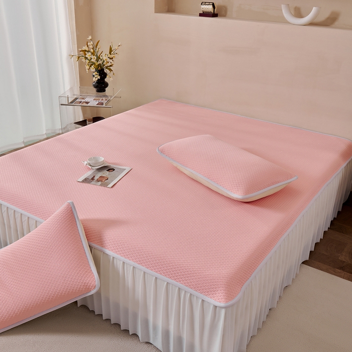 91家纺网 家纺一手货源 找家纺 羽梦家纺 2026新款凉席床裙款银丝凉席席子 樱花粉