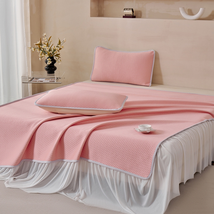 91家纺网 家纺一手货源 找家纺 羽梦家纺 2026新款凉席床裙款银丝凉席席子 樱花粉