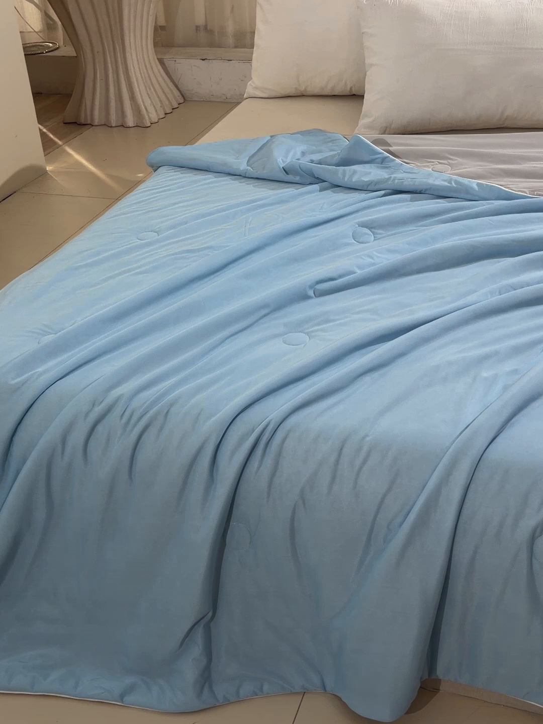 91家纺网 家纺一手货源 找家纺 宝宝纱被业 2026新款纯色凉感夏被 雾蓝