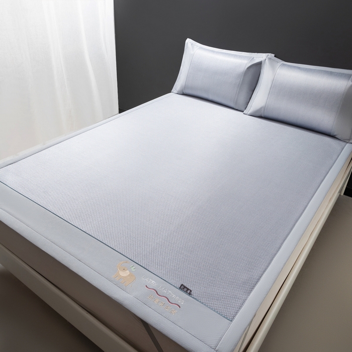 91家纺网 家纺一手货源 找家纺 yyds网供 2026新款冰藤乳胶凉席三件套床席款床笠款刺绣可水机洗空调婴儿童单人软藤席 床席-乳胶冰藤席-灰蓝
