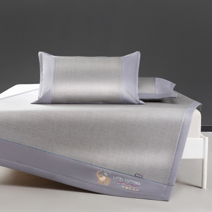 91家纺网 家纺一手货源 找家纺 yyds网供 2026新款冰藤乳胶凉席三件套床席款床笠款刺绣可水机洗空调婴儿童单人软藤席 床席-乳胶冰藤席-银灰