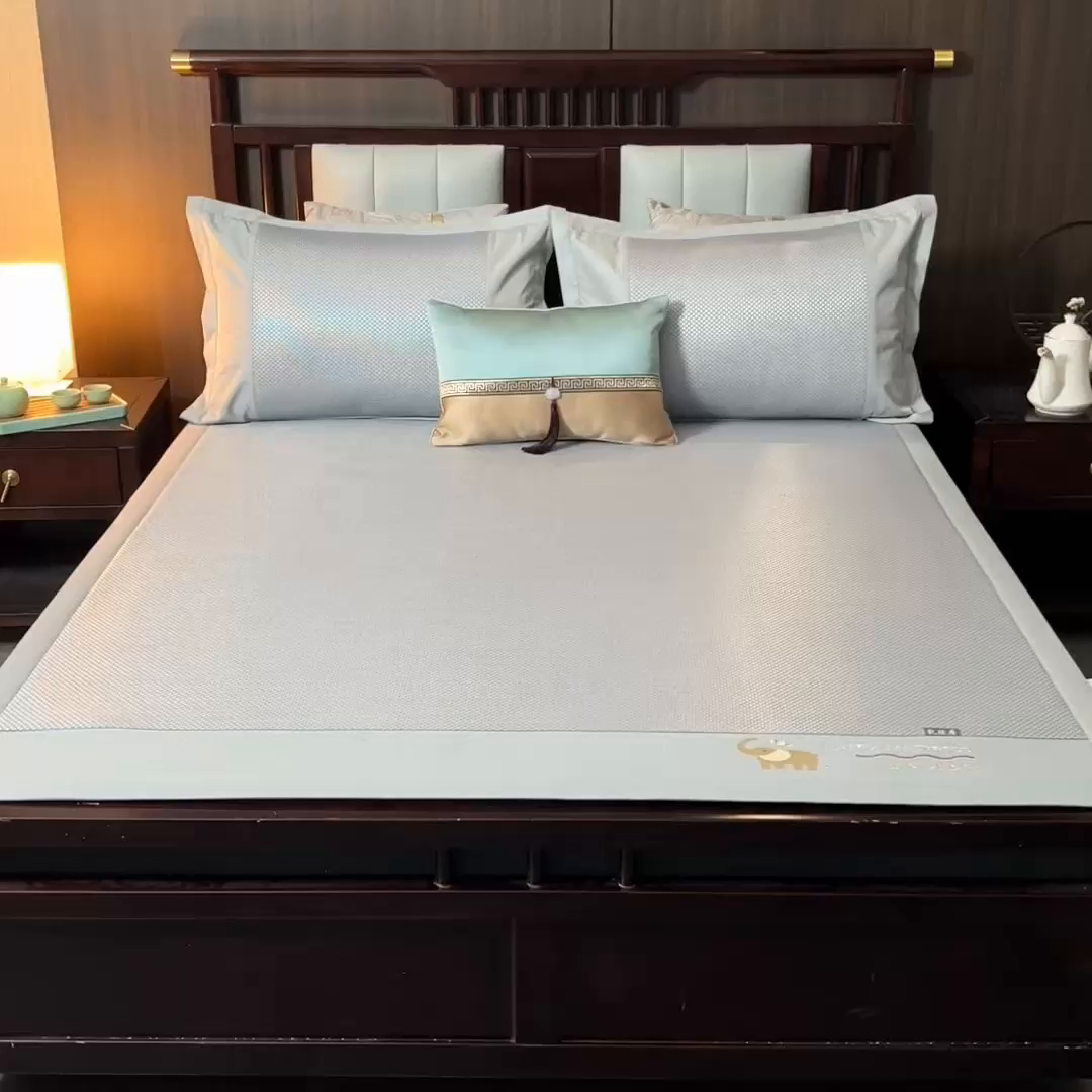 91家纺网 家纺一手货源 找家纺 yyds网供 2026新款冰藤乳胶凉席三件套床席款床笠款刺绣可水机洗空调婴儿童单人软藤席 床席-乳胶冰藤席-灰蓝