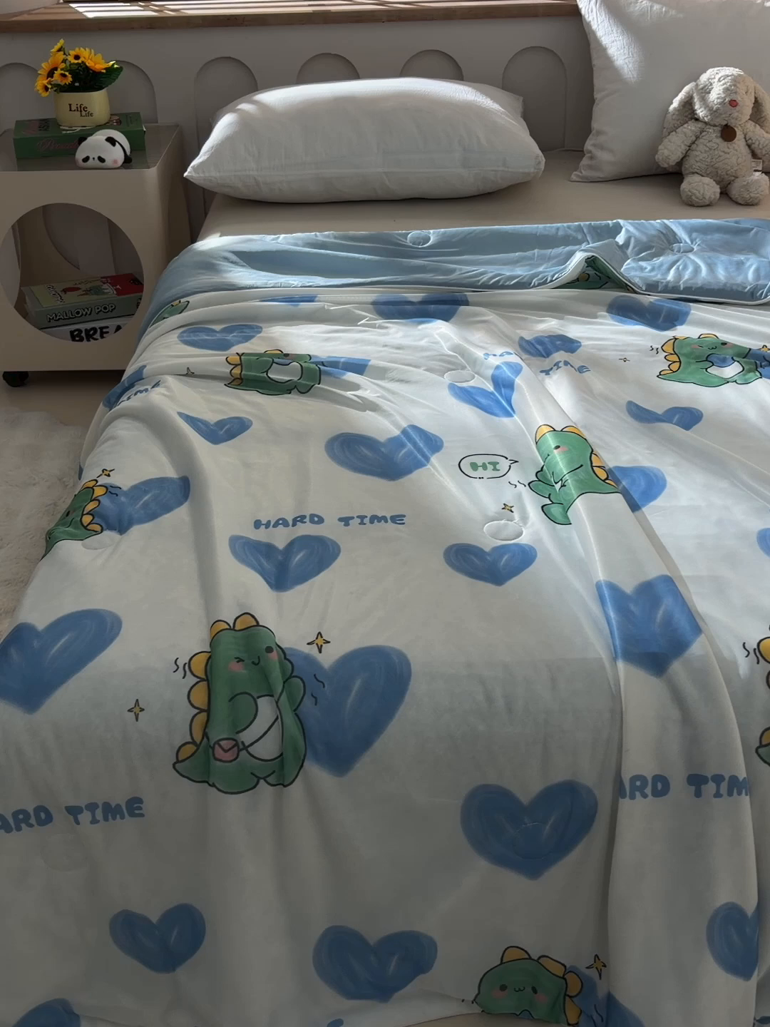 91家纺网 家纺一手货源 找家纺 宝宝纱被业 2026新款纯色凉感夏被 爱心恐龙