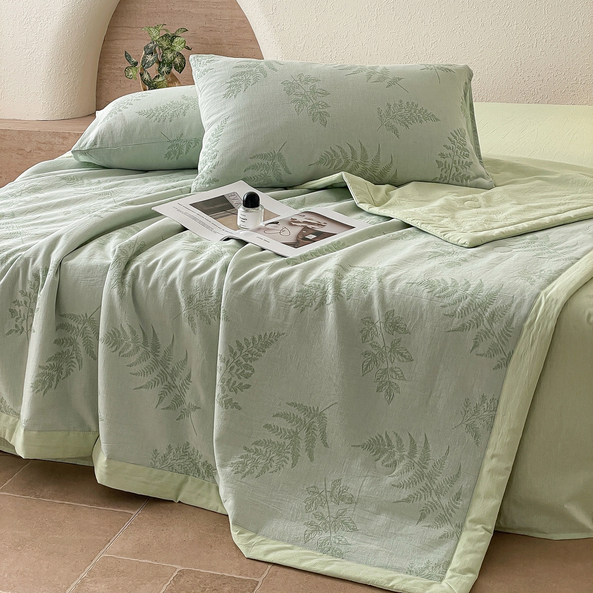 91家纺网 家纺一手货源 找家纺 吾秀家居 2026新款全棉色织提花三层纱夏被夏凉被空调被-华美 花影-绿