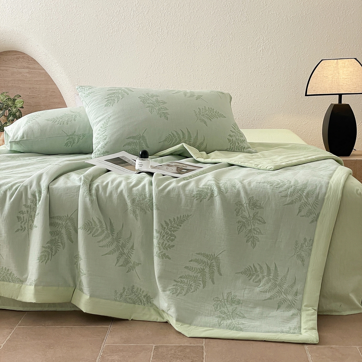 91家纺网 家纺一手货源 找家纺 吾秀家居 2026新款全棉色织提花三层纱夏被夏凉被空调被-华美 花影-绿