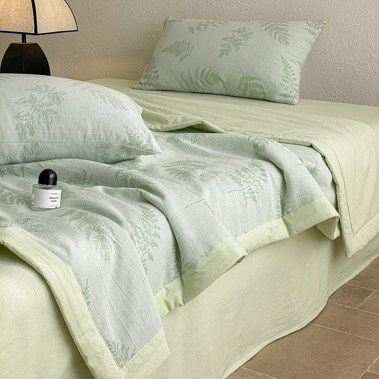 91家纺网 家纺一手货源 找家纺 吾秀家居 2026新款全棉色织提花三层纱夏被夏凉被空调被-华美 花影-绿