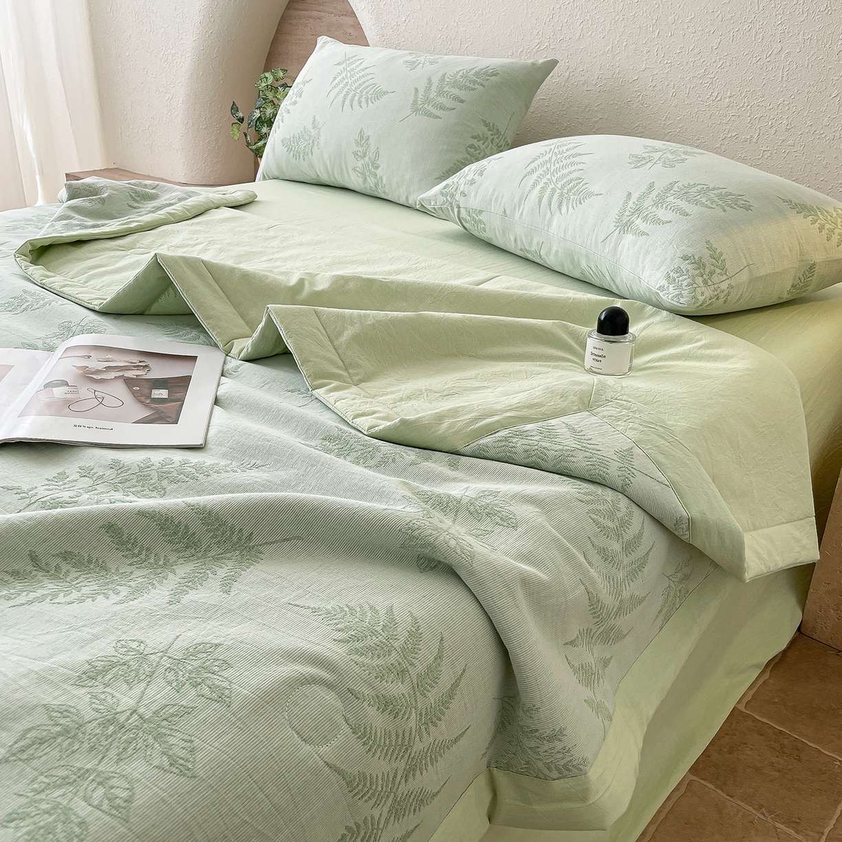 91家纺网 家纺一手货源 找家纺 吾秀家居 2026新款全棉色织提花三层纱夏被夏凉被空调被-华美 花影-绿