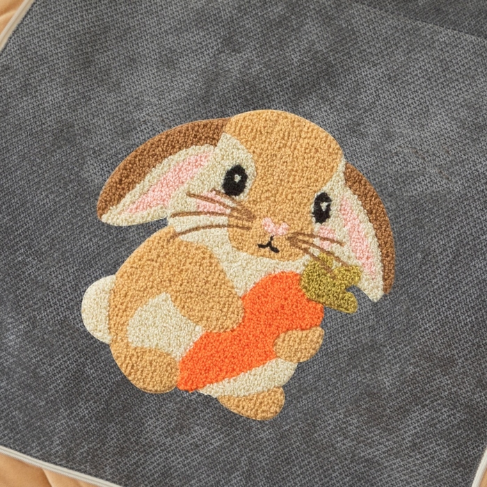 91家纺网 家纺一手货源 找家纺 新奇异 2025新款卡通毛巾绣抱枕被-冬季加厚水晶绒款可爱狗+萝卜兔系列 萝卜兔-深灰加绒加厚