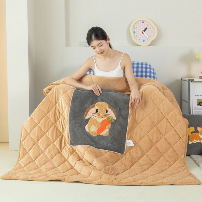 91家纺网 家纺一手货源 找家纺 新奇异 2025新款卡通毛巾绣抱枕被-冬季加厚水晶绒款可爱狗+萝卜兔系列 萝卜兔-深灰加绒加厚