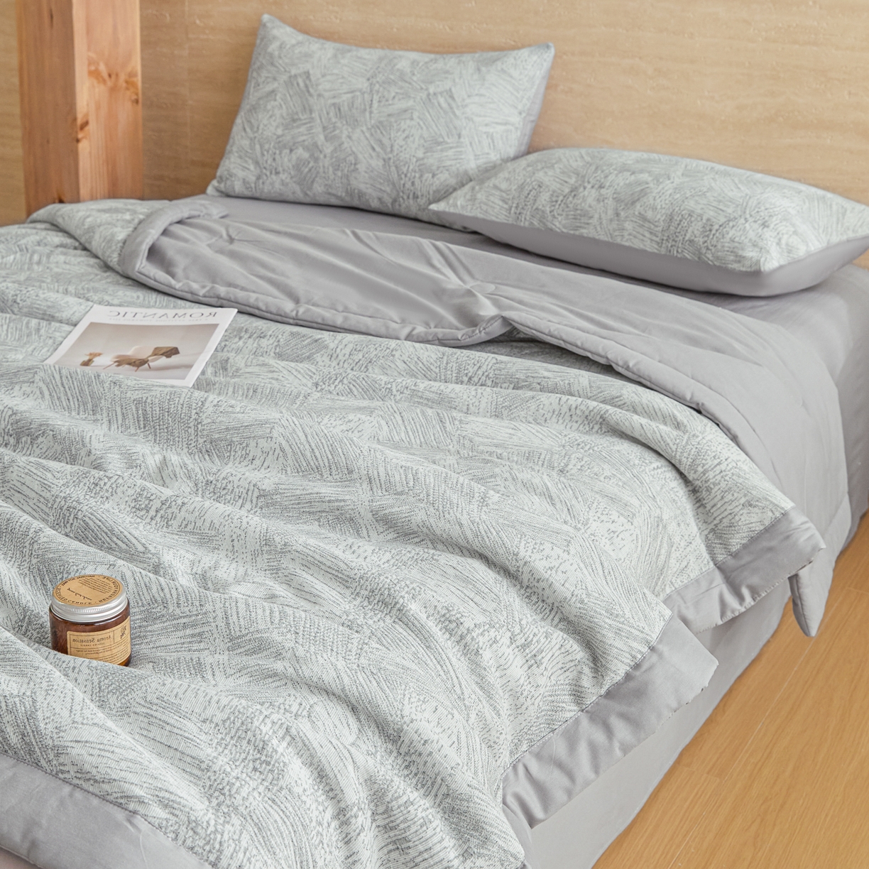 91家纺网 家纺一手货源 找家纺 吾秀家居 2026新款全棉色织提花三层纱夏被夏凉被空调被-华美 简森-灰