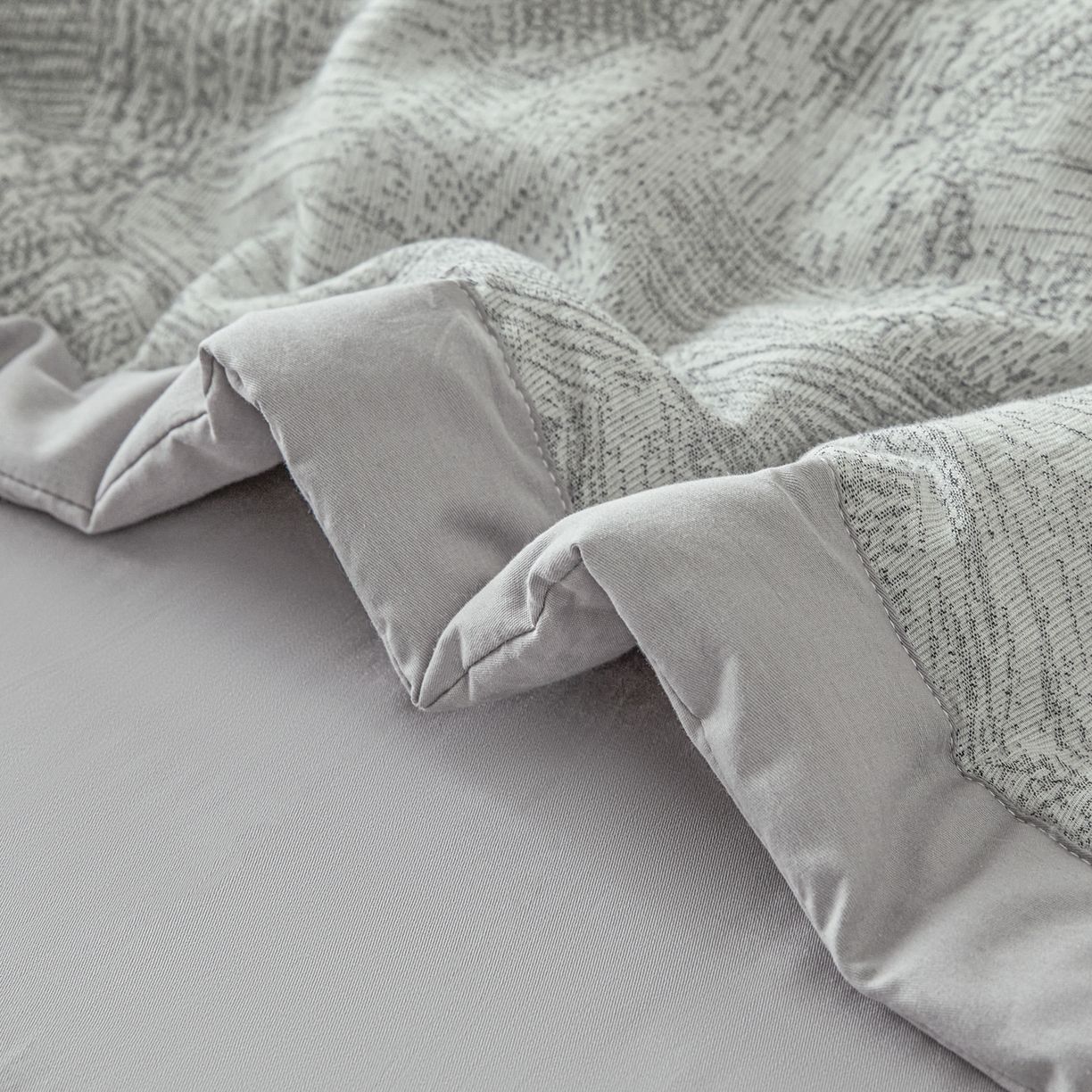 91家纺网 家纺一手货源 找家纺 吾秀家居 2026新款全棉色织提花三层纱夏被夏凉被空调被-华美 简森-灰