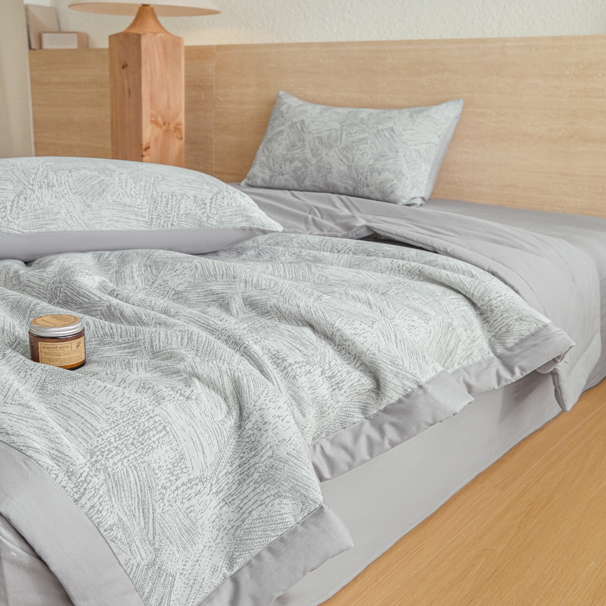 91家纺网 家纺一手货源 找家纺 吾秀家居 2026新款全棉色织提花三层纱夏被夏凉被空调被-华美 简森-灰