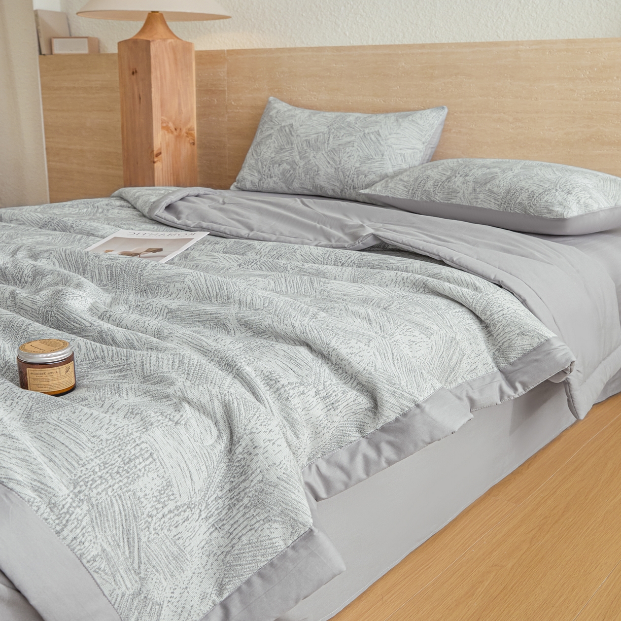 91家纺网 家纺一手货源 找家纺 吾秀家居 2026新款全棉色织提花三层纱夏被夏凉被空调被-华美 简森-灰