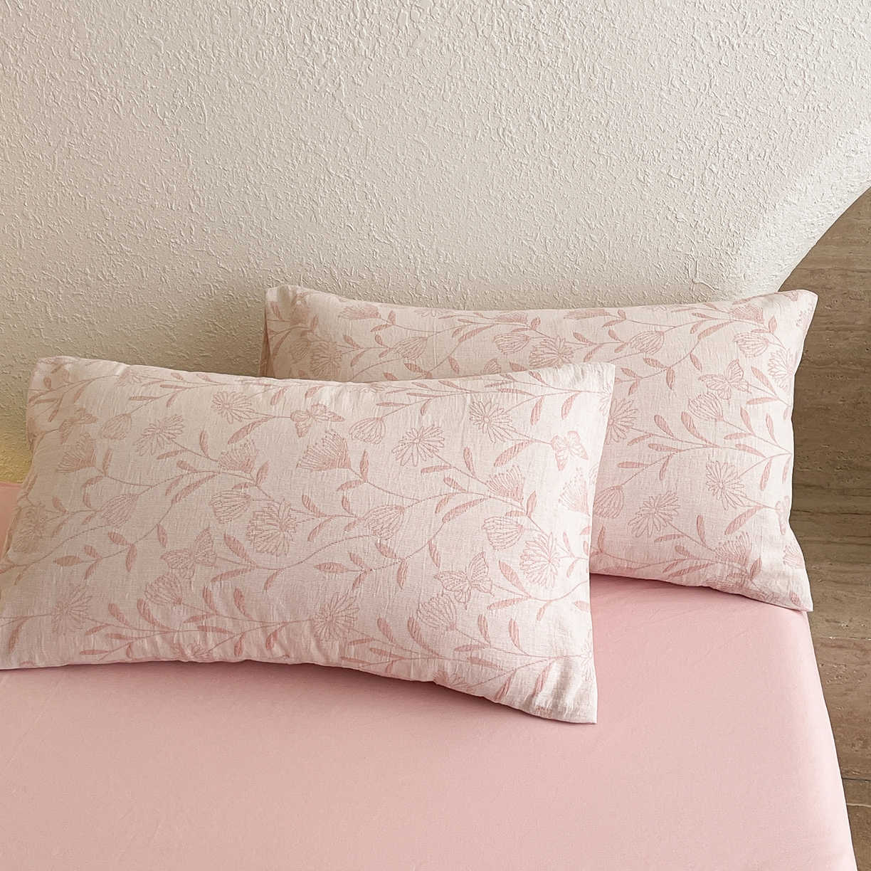 91家纺网 家纺一手货源 找家纺 吾秀家居 2026新款全棉色织提花三层纱夏被夏凉被空调被-华美 梦幻花园-粉