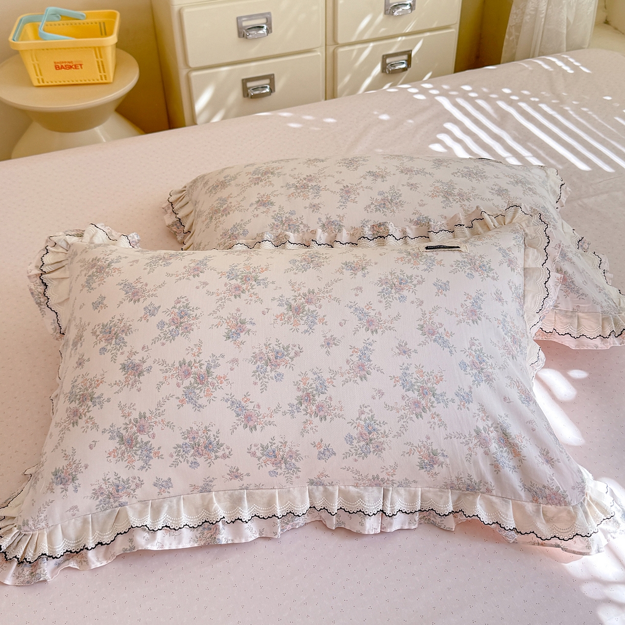 91家纺网 家纺一手货源 找家纺 艾唯希家纺 2026新款全棉双层花边工艺四件套-第二批 粉嫣花恋