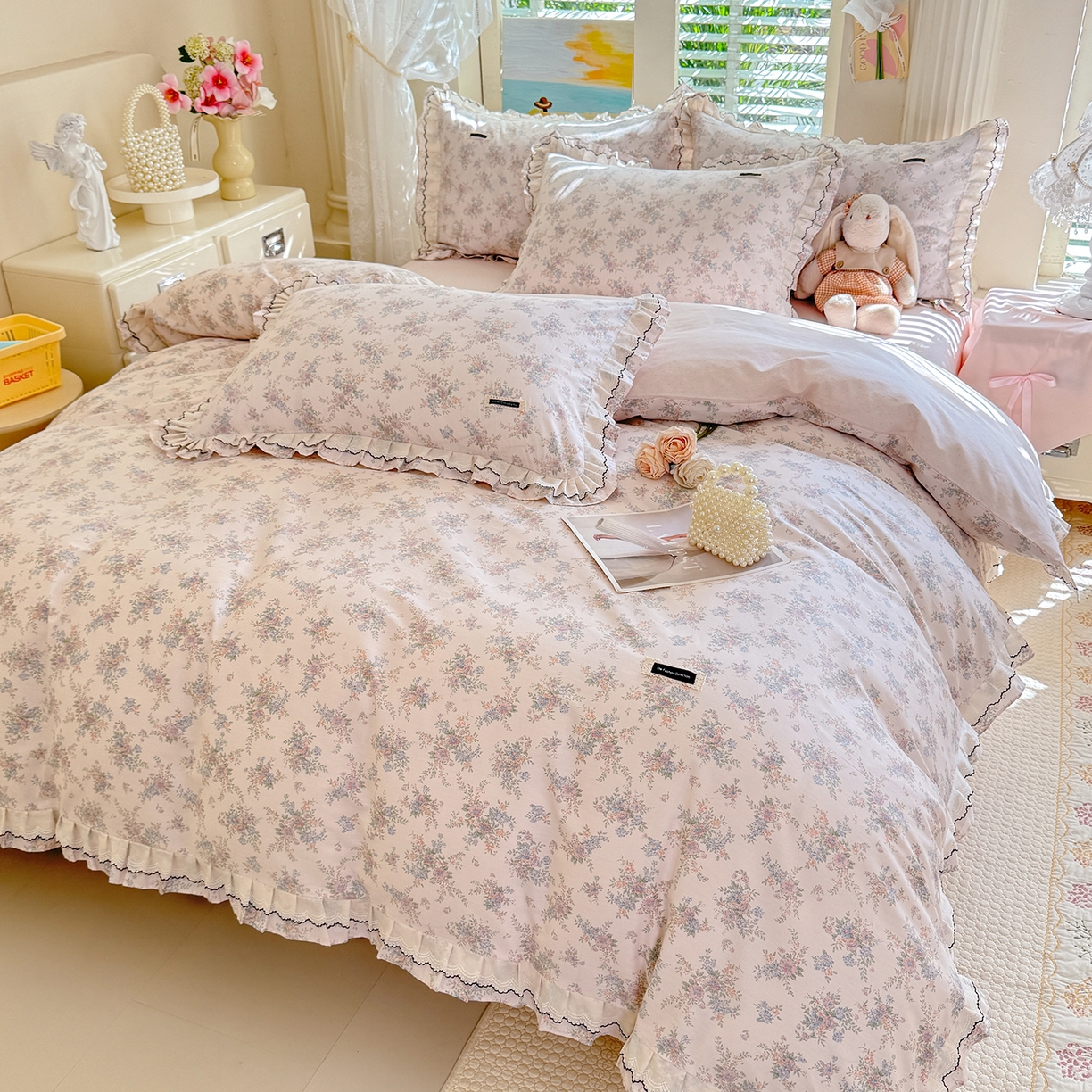 91家纺网 家纺一手货源 找家纺 艾唯希家纺 2026新款全棉双层花边工艺四件套-第二批 粉嫣花恋