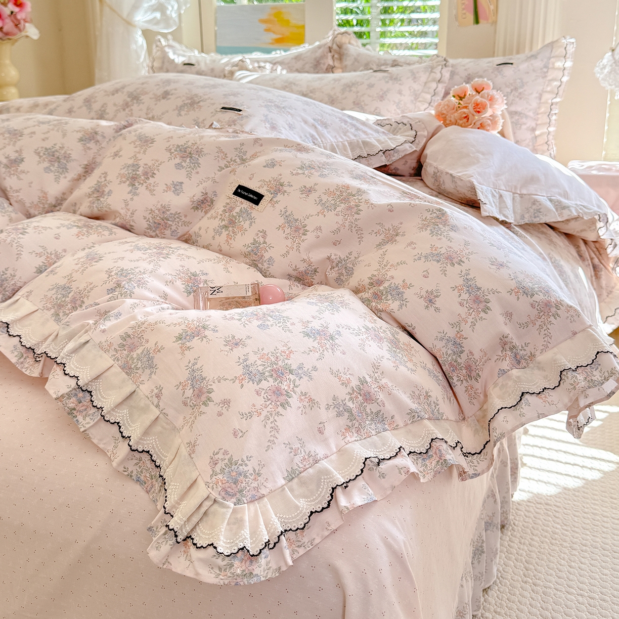 91家纺网 家纺一手货源 找家纺 艾唯希家纺 2026新款全棉双层花边工艺四件套-第二批 粉嫣花恋