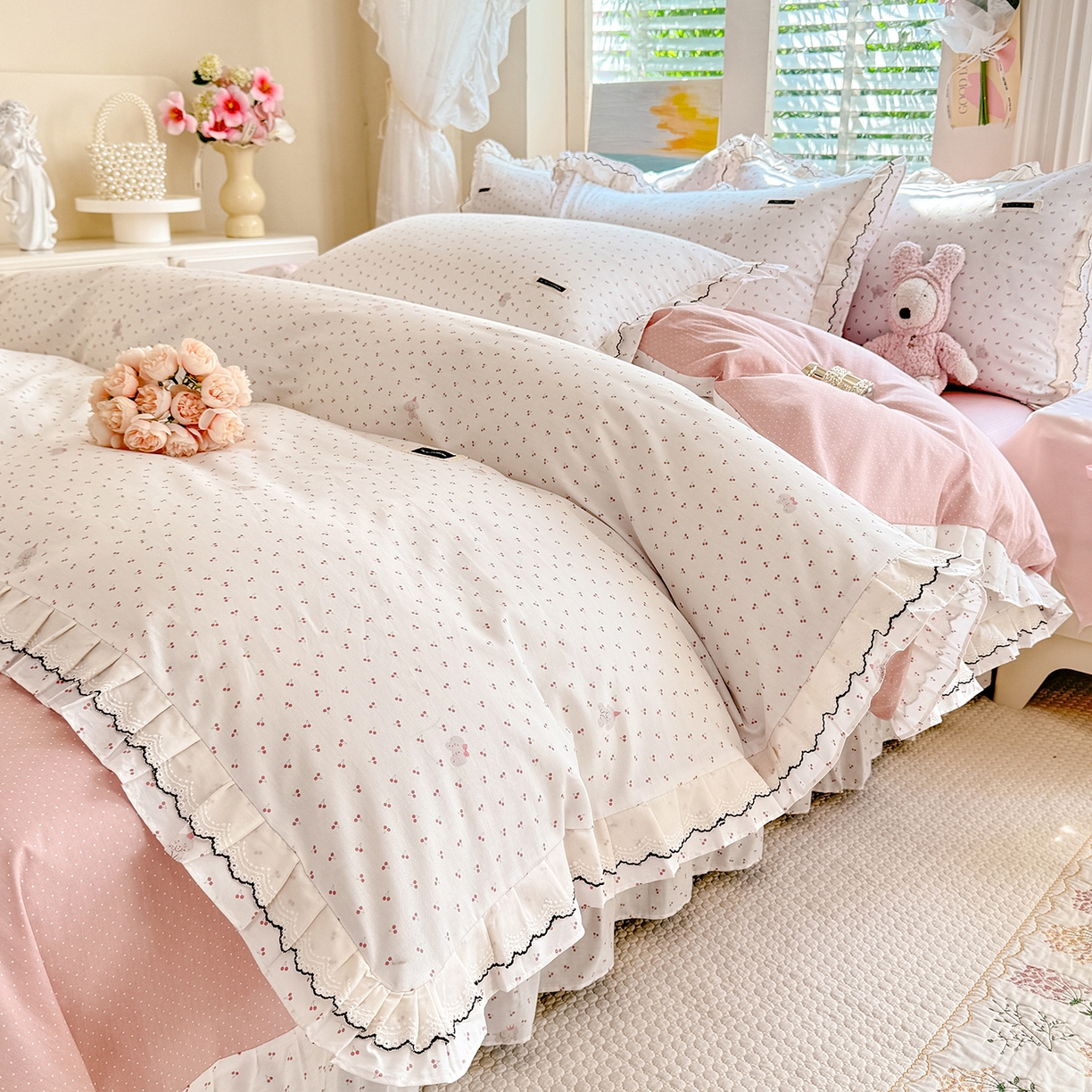 91家纺网 家纺一手货源 找家纺 艾唯希家纺 2026新款全棉双层花边工艺四件套-第二批 樱桃香