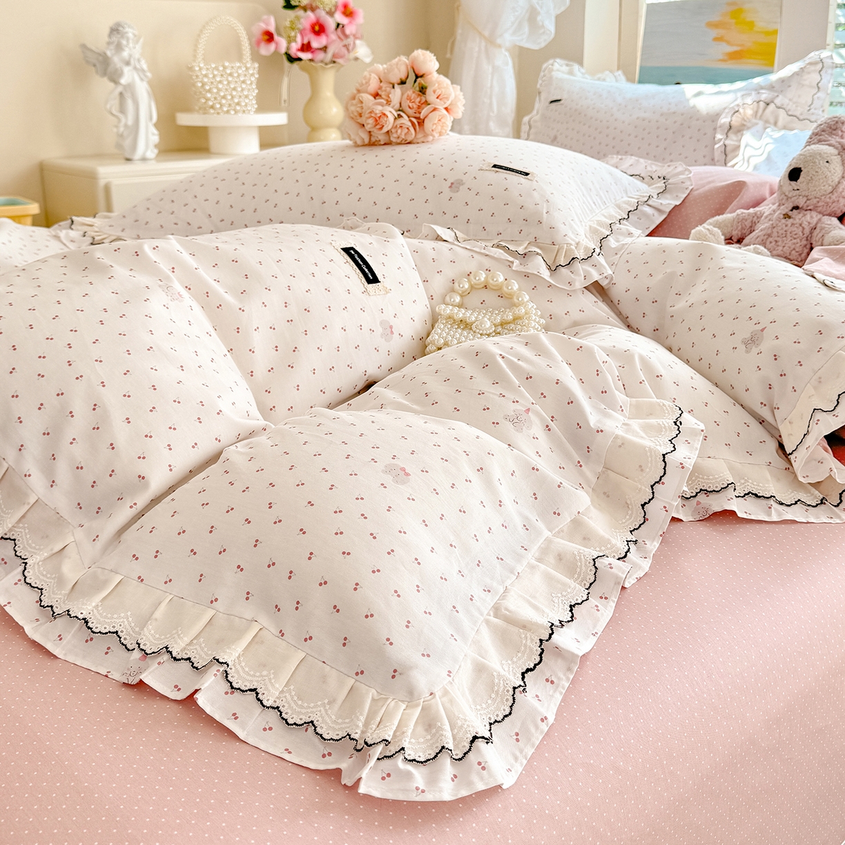 91家纺网 家纺一手货源 找家纺 艾唯希家纺 2026新款全棉双层花边工艺四件套-第二批 樱桃香