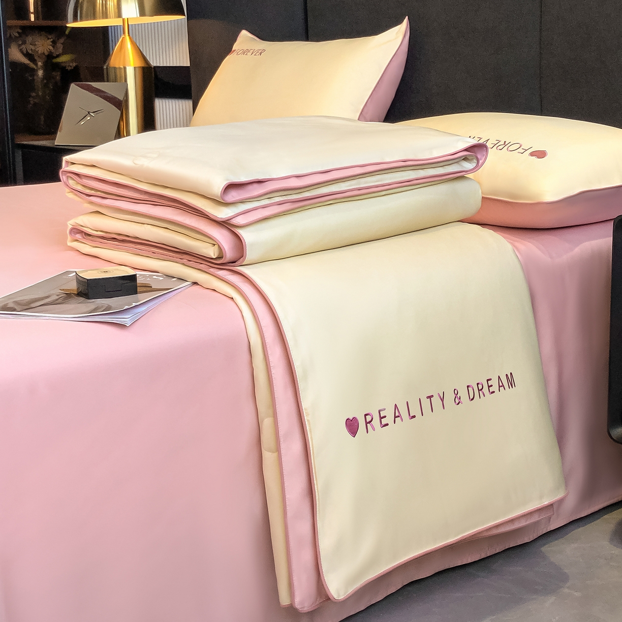 91家纺网 家纺一手货源 找家纺 （总）绒城 2026新款双拼及羽毛刺绣夏被夏凉被空调被四件套-柔羽