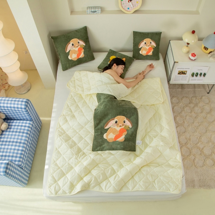 91家纺网 家纺一手货源 找家纺 新奇异 2025新款卡通毛巾绣抱枕被-四季通用磨毛款可爱狗+萝卜兔系列 萝卜兔-绿色四季款