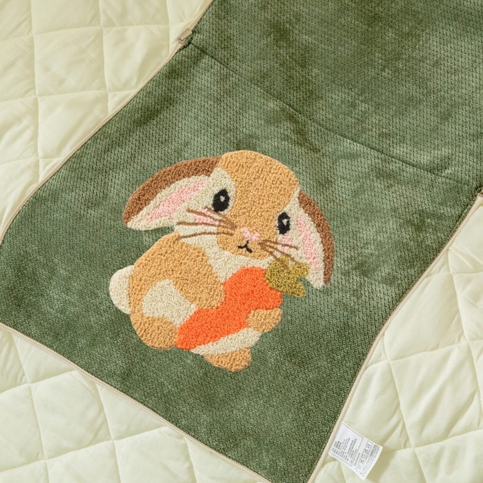 91家纺网 家纺一手货源 找家纺 新奇异 2025新款卡通毛巾绣抱枕被-四季通用磨毛款可爱狗+萝卜兔系列 萝卜兔-绿色四季款