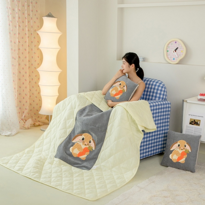 新奇异 2025新款卡通毛巾绣抱枕被-四季通用磨毛款可爱狗+萝卜兔系列 萝卜兔-中灰四季款