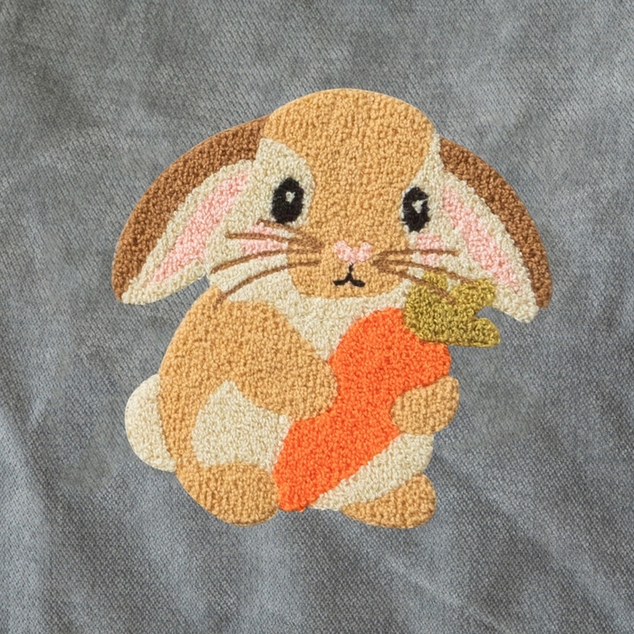 91家纺网 家纺一手货源 找家纺 新奇异 2025新款卡通毛巾绣抱枕被-四季通用磨毛款可爱狗+萝卜兔系列 萝卜兔-中灰四季款