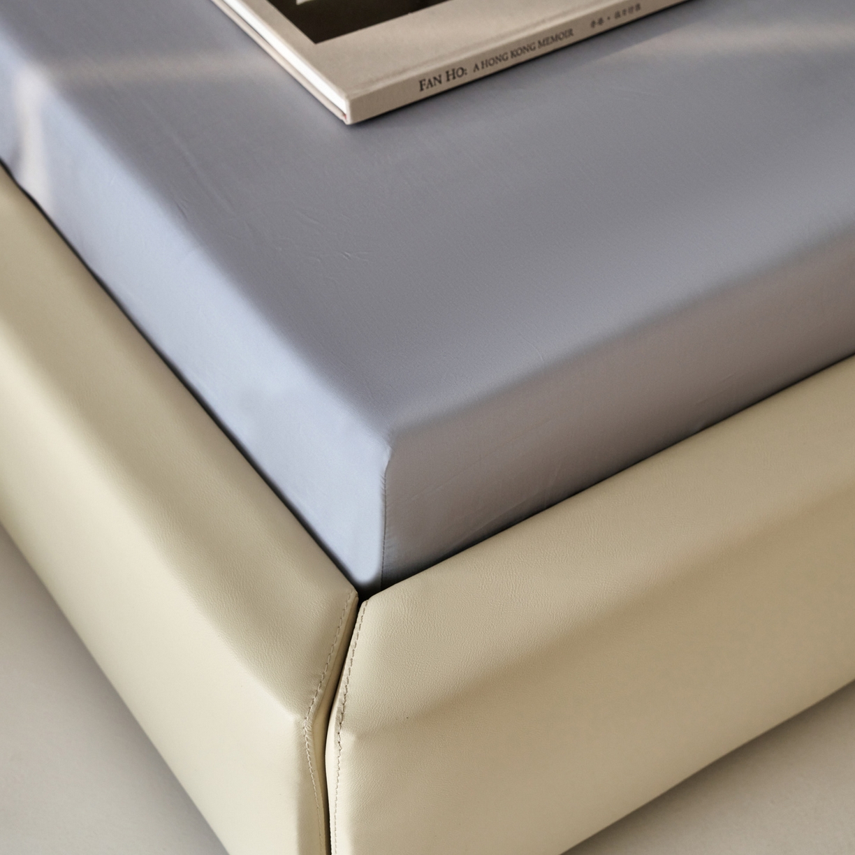 91家纺网 家纺一手货源 找家纺 简纯主义 2026新款100S超细旦进口兰精天丝单床笠床笠单件 暮蓝