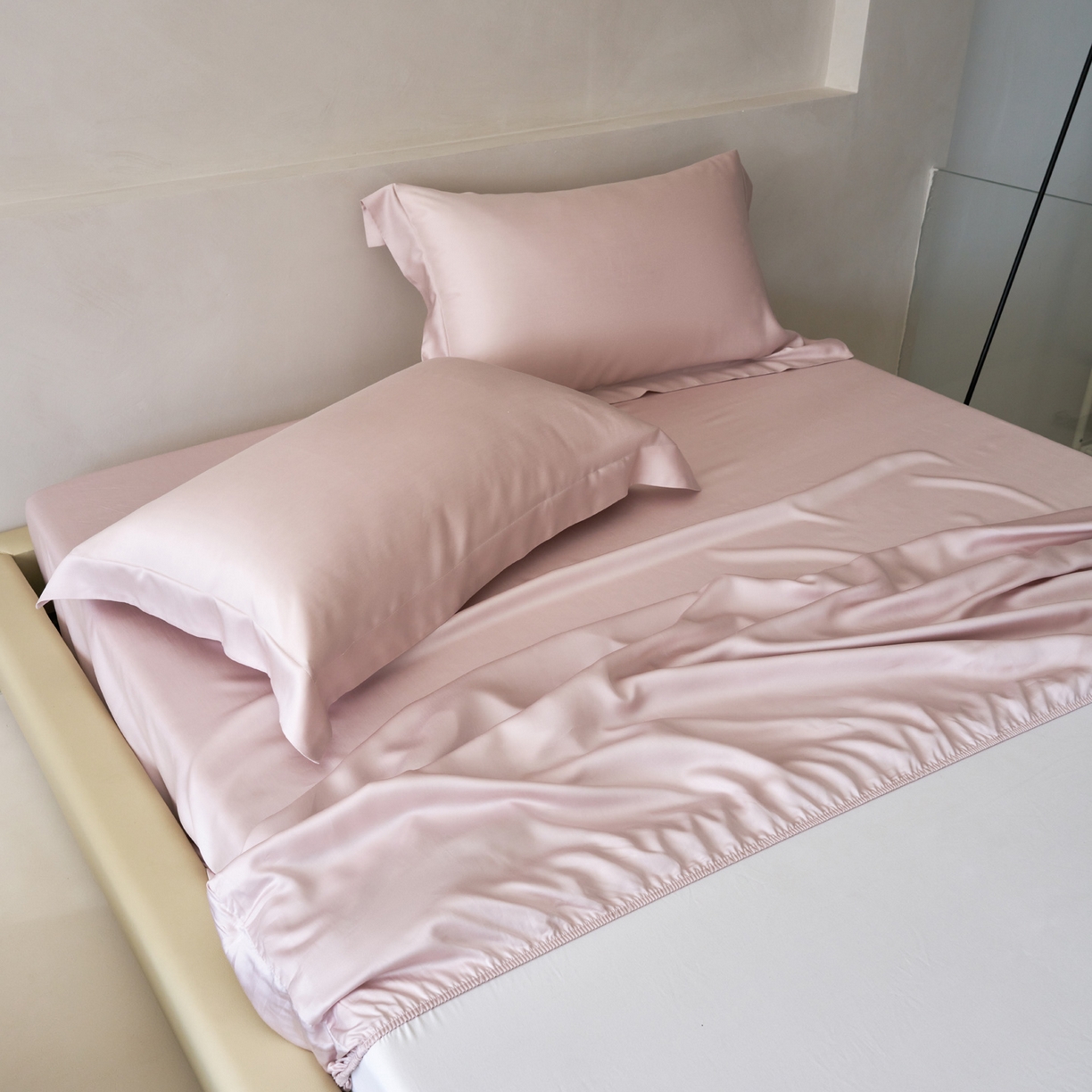 91家纺网 家纺一手货源 找家纺 简纯主义 2026新款100S超细旦进口兰精天丝单床笠床笠单件 柔霜粉