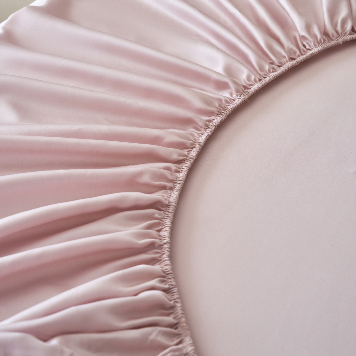 91家纺网 家纺一手货源 找家纺 简纯主义 2026新款100S超细旦进口兰精天丝单床笠床笠单件 柔霜粉