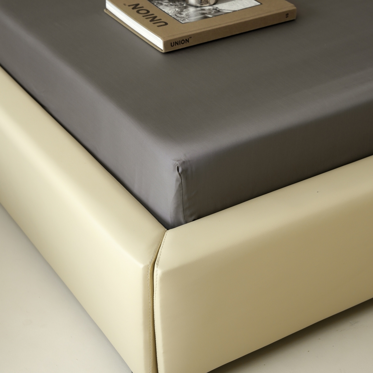 91家纺网 家纺一手货源 找家纺 简纯主义 2026新款100S超细旦进口兰精天丝单床笠床笠单件 雾迷