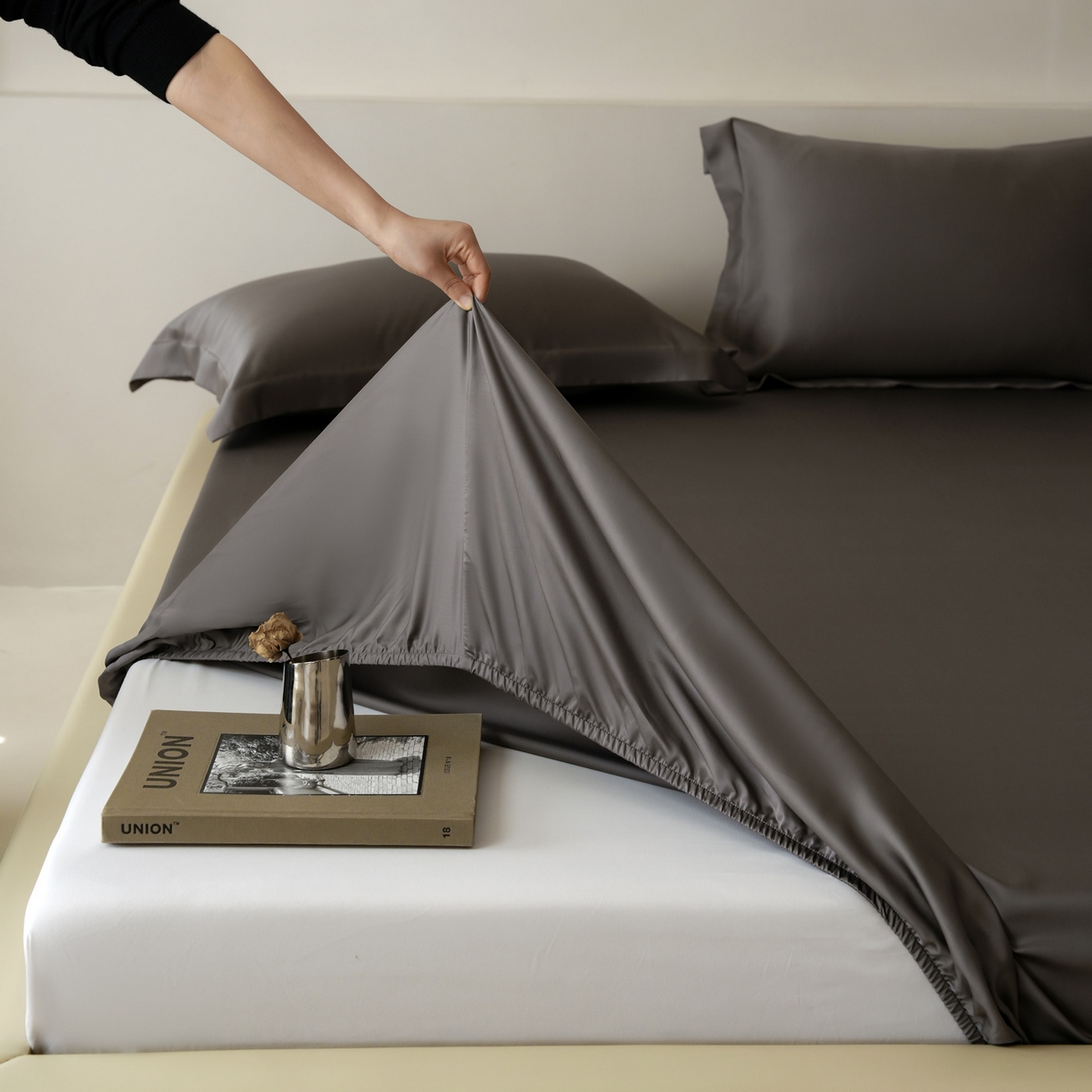 91家纺网 家纺一手货源 找家纺 简纯主义 2026新款100S超细旦进口兰精天丝单床笠床笠单件 雾迷