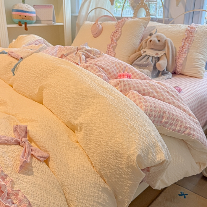91家纺网 家纺一手货源 找家纺 子钦家纺 2026春夏新款提花泡芙棉甜系格子软乎乎的治愈床品花边蝴蝶结床单床笠四件套-邹邹奶芙 邹邹奶芙-奶粉波点