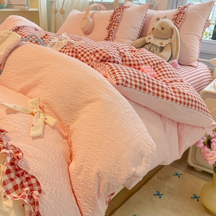 91家纺网 家纺一手货源 找家纺 子钦家纺 2026春夏新款提花泡芙棉甜系格子软乎乎的治愈床品花边蝴蝶结床单床笠四件套-邹邹奶芙 邹邹奶芙-奶红波点