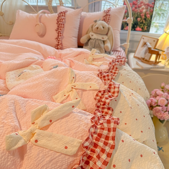 91家纺网 家纺一手货源 找家纺 子钦家纺 2026春夏新款提花泡芙棉甜系格子软乎乎的治愈床品花边蝴蝶结床单床笠四件套-邹邹奶芙 邹邹奶芙-奶红波点
