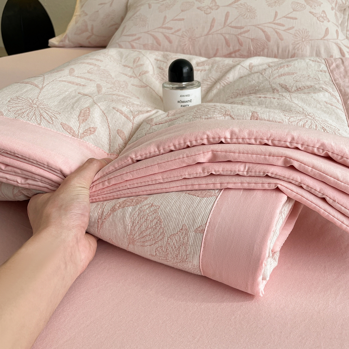 91家纺网 家纺一手货源 找家纺 （总）绒城 2026新款全棉色织提花三层纱夏被夏凉被空调被-华美