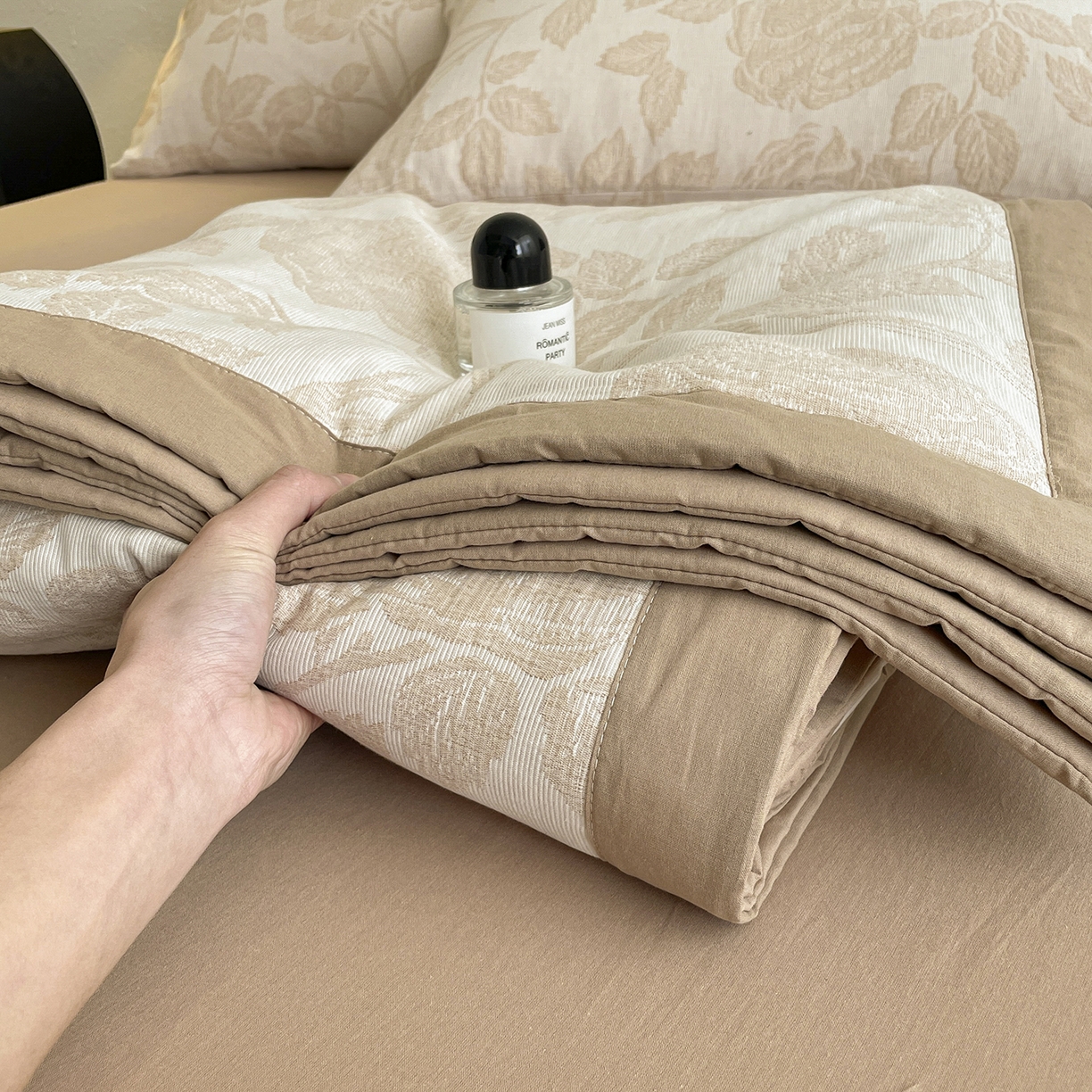 91家纺网 家纺一手货源 找家纺 （总）绒城 2026新款全棉色织提花三层纱夏被夏凉被空调被-华美