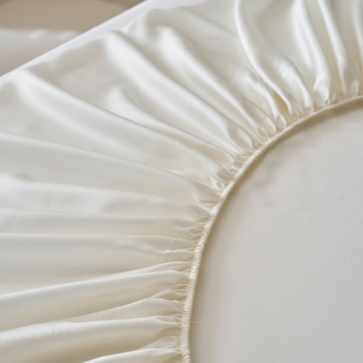 91家纺网 家纺一手货源 找家纺 简纯主义 2026新款100S超细旦进口兰精天丝单床笠床笠单件 杏仁白