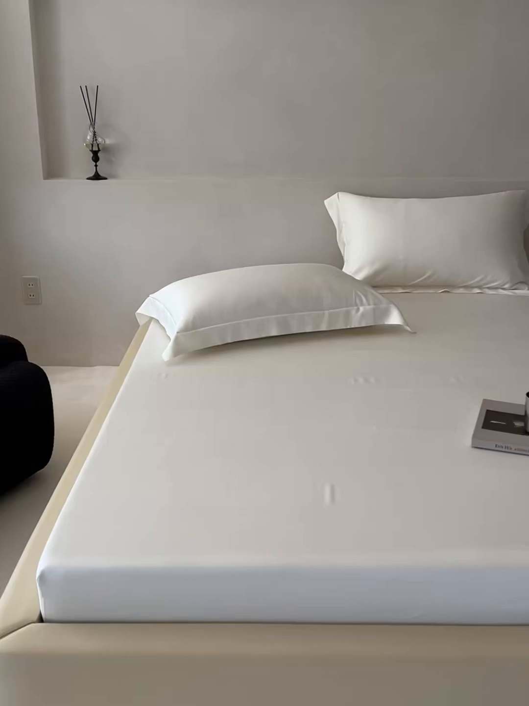 91家纺网 家纺一手货源 找家纺 简纯主义 2026新款100S超细旦进口兰精天丝单床笠床笠单件 杏仁白