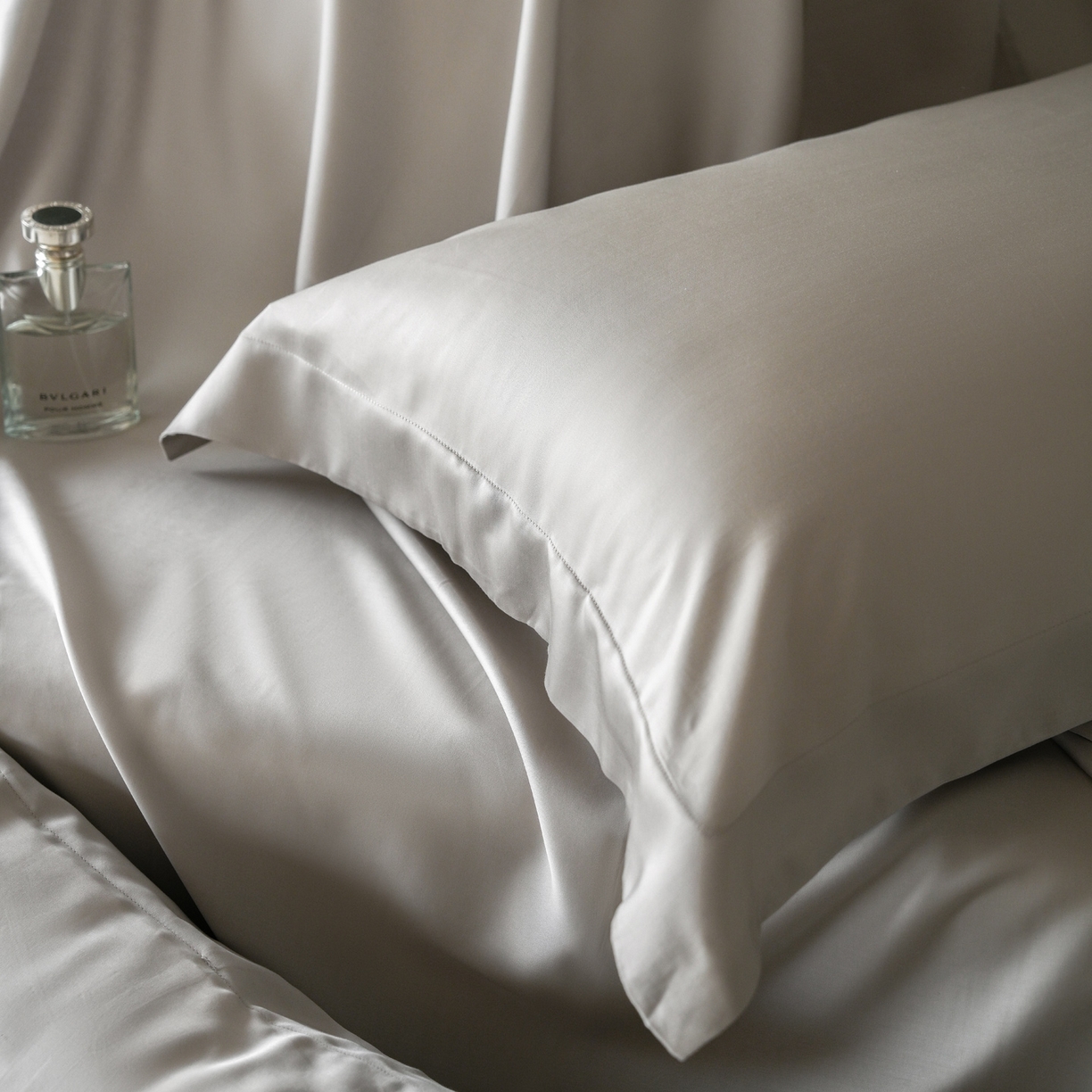 91家纺网 家纺一手货源 找家纺 简纯主义 2026新款100S超细旦进口兰精天丝单枕套枕套单件 经典灰